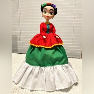 Frida Doll Artisanal Clothing Display New Red/Green Dress Muñeca Mexico
